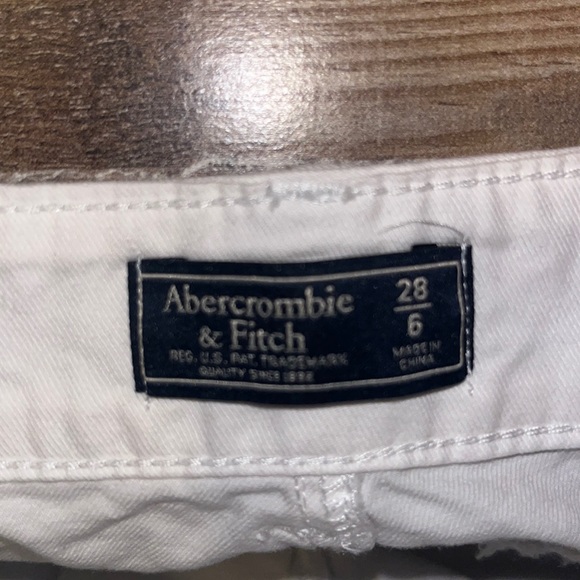 White Low Waisted Shorts - Abercrombie & Fitch - Picture 3 of 3